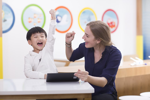 Bố mẹ cần đảm bảo trẻ được học tiếng Anh bằng những kiến thức chuẩn nhất