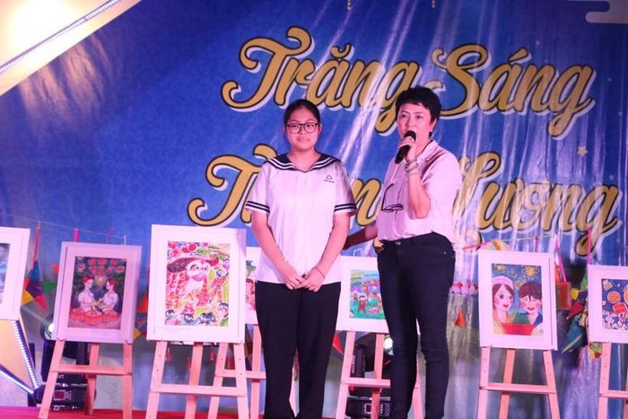 Học sinh tham gia thiện nguyện