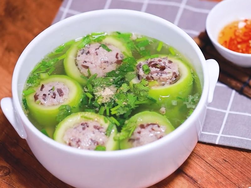 Một số món ăn quen thuộc từ bầu và bí
