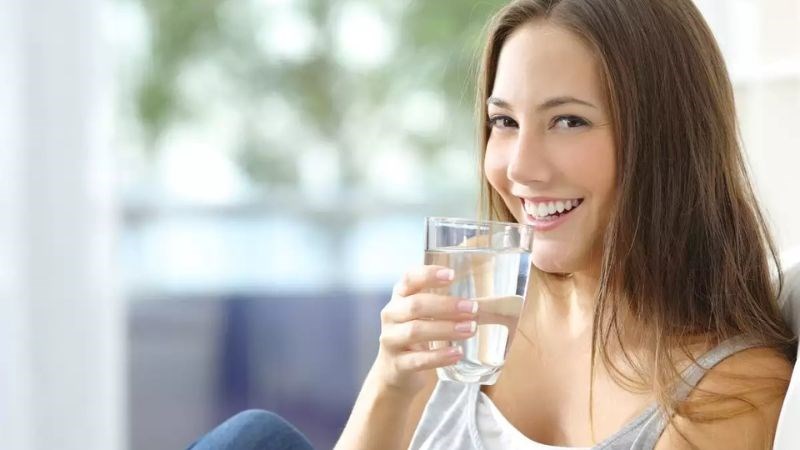 Uống đủ nước mỗi ngày