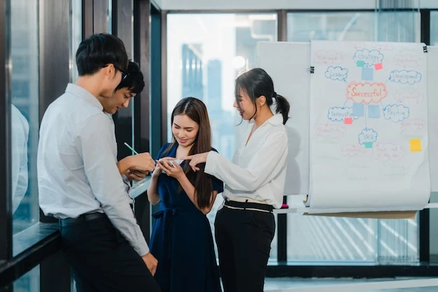 Đội ngũ doanh nghiệp làm việc tại văn phòng