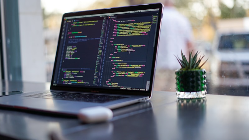 Giao diện phần mềm quản lý lớp học LMS trên màn hình máy tính