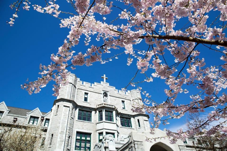 Khuôn viên St. George’s School với chương trình học bổng du học Canada cho học sinh cấp 3