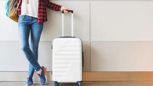 Bạn chỉ nên mang những vật dụng cần thiết vì số cân hành lý có hạn