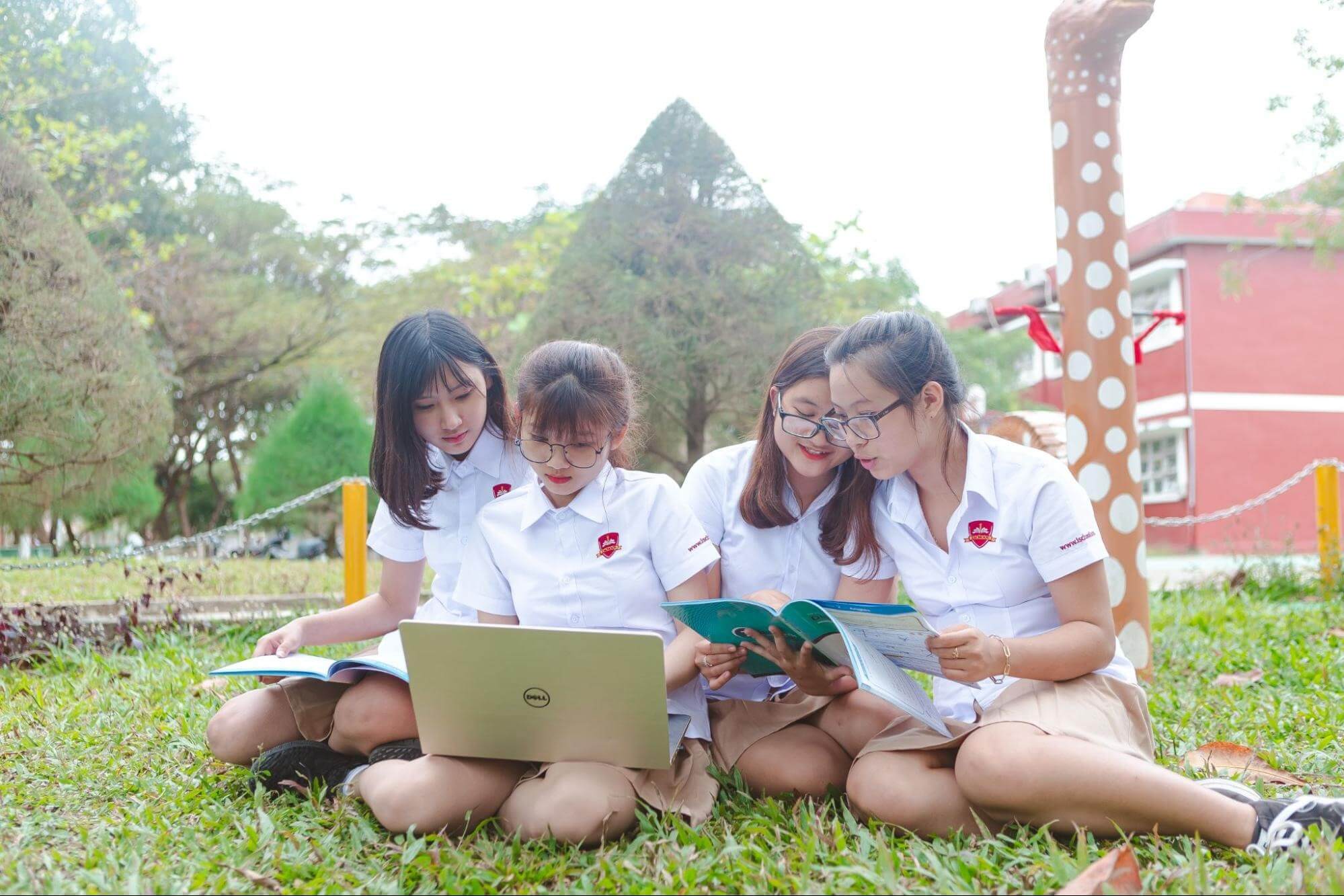 Chủ động tìm hiểu các tài liệu liên quan đến bài học