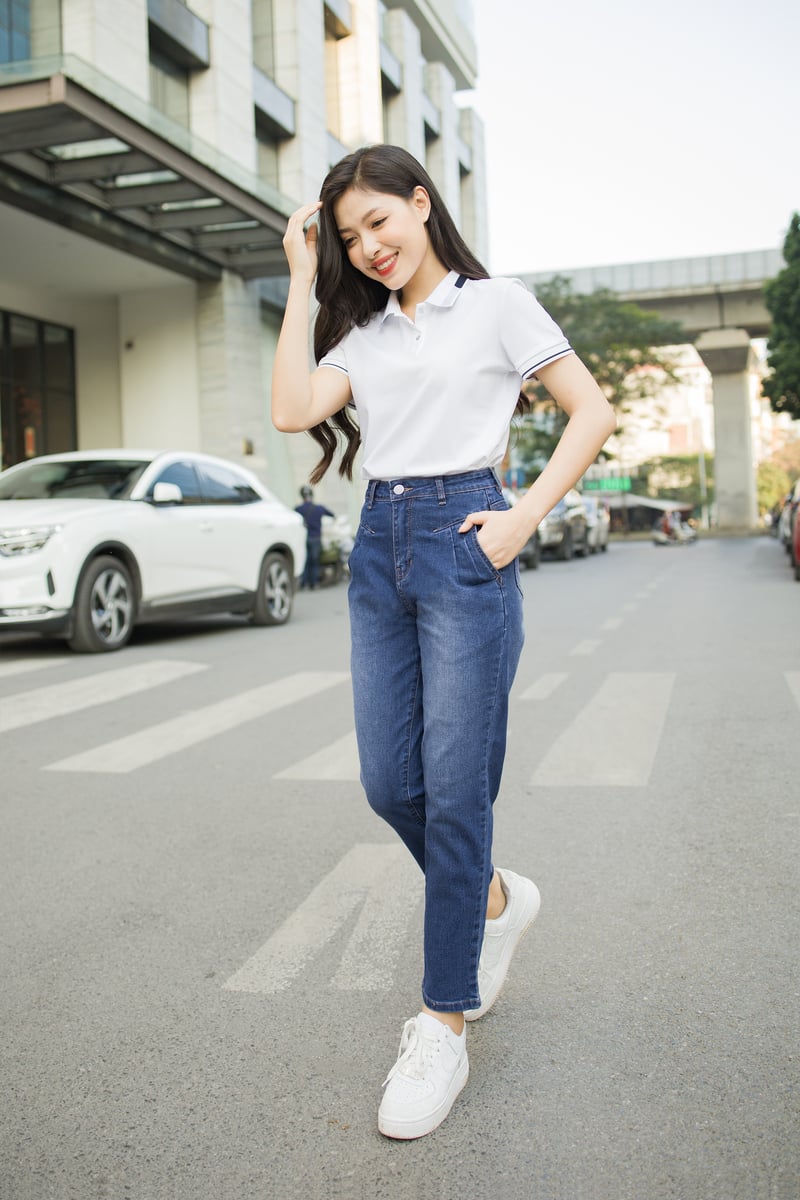 Áo polo phối quần jean baggy