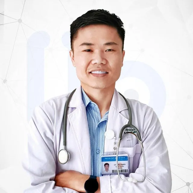 Bác sĩ nhi khoa tư vấn trẻ