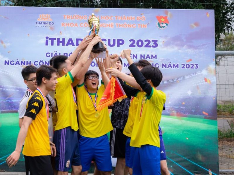 Xây dựng mối quan hệ trong đại học