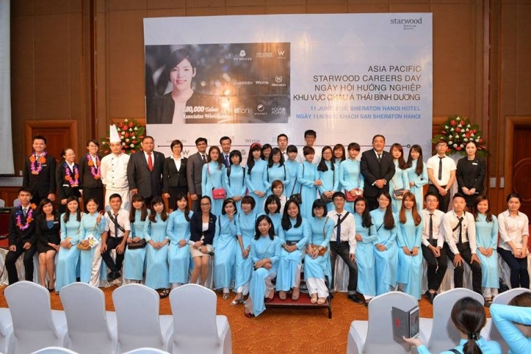 Sinh viên khoa Du lịch thăm quan Khách sạn Sheraton Hà Nội (Nguồn: HOU)