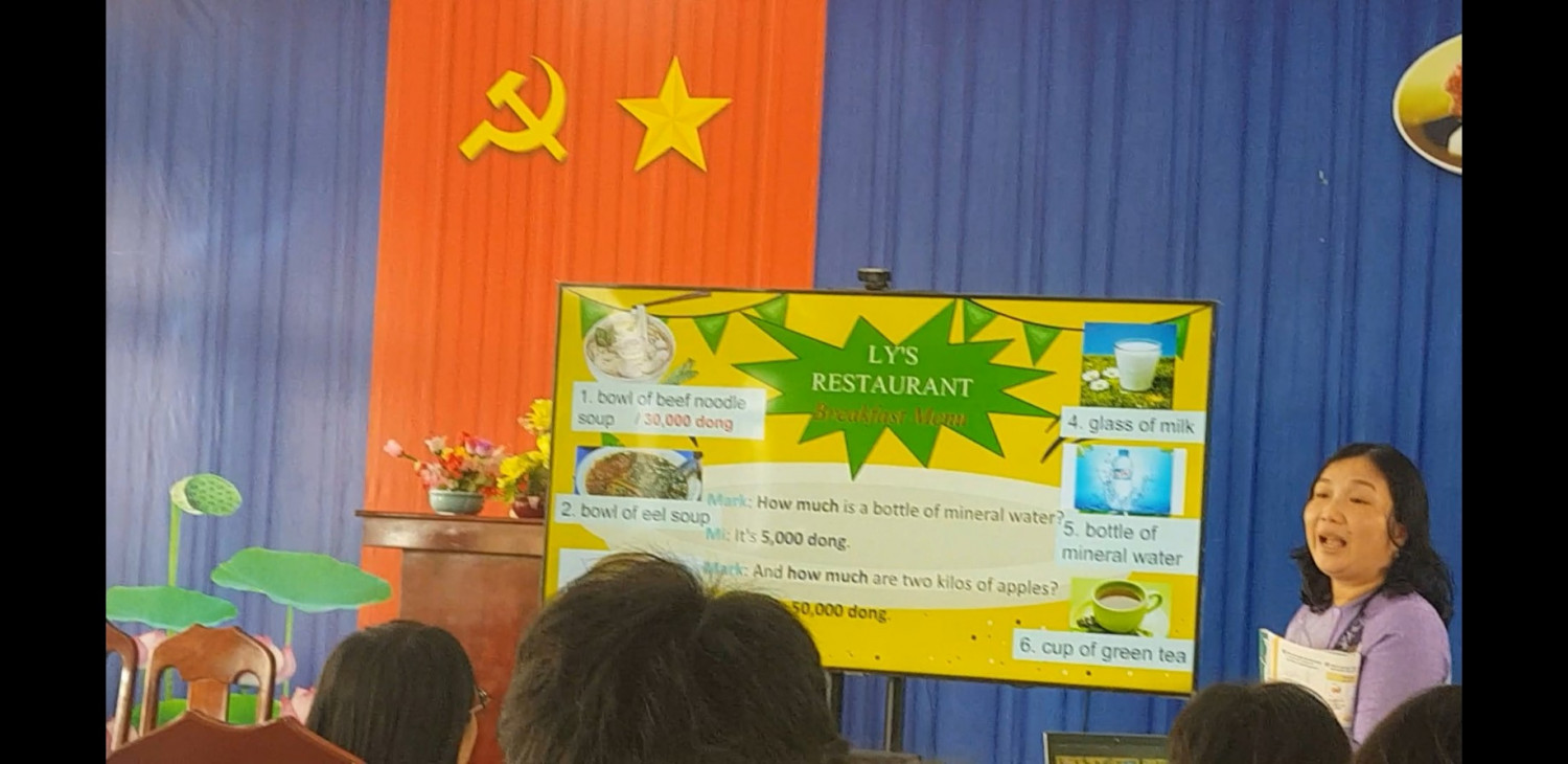 Sinh viên tự học tại thư viện