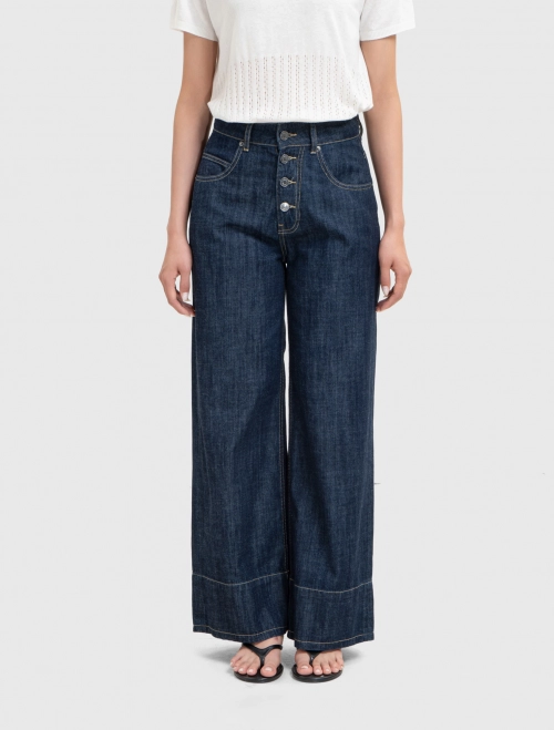 Quần jeans cotton ống rộng mang lại sự thoải mái tối đa khi di chuyển