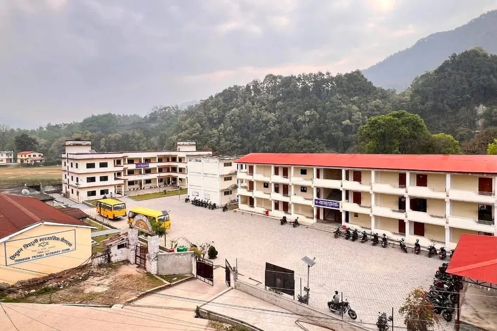 Quyết định phút chót của hiệu trưởng Nepal cứu 900 học sinh khỏi thảm họa