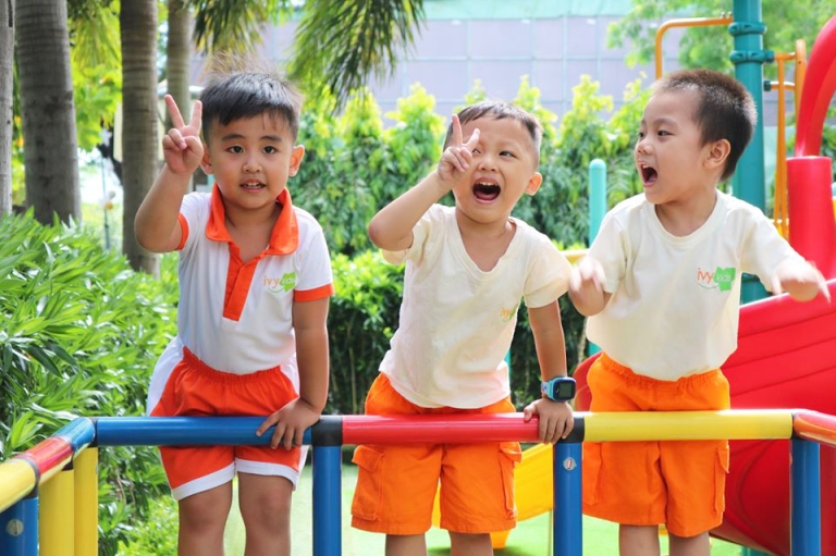 Phụ huynh nên xem gì về học phí và ngôn ngữ