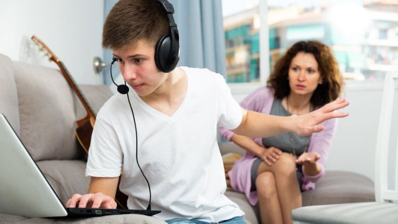 Tránh xa thiết bị điện tử