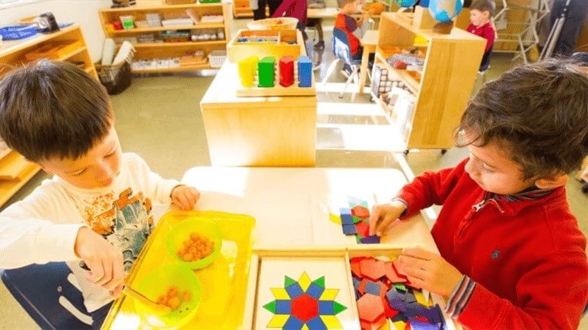 Trường Montessori bán công giúp tiết kiệm chi phí