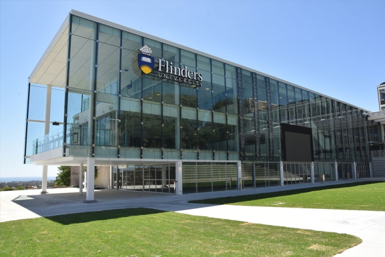 Đại học Flinders cung cấp học bổng Úc cho du học sinh nghiên cứu