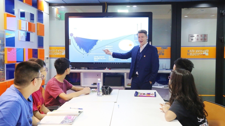 Một số trung tâm chú trọng môi trường học sinh động, giúp trẻ bớt áp lực
