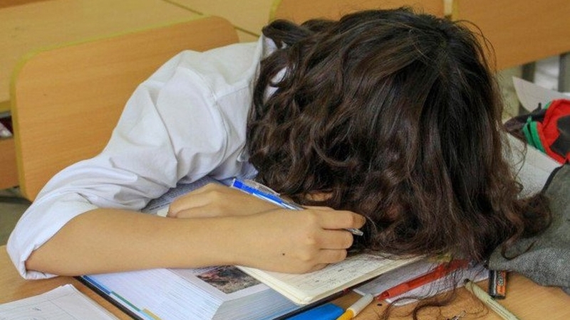 Stress ở học sinh có thể xuất phát từ áp lực học tập và thiếu nghỉ ngơi