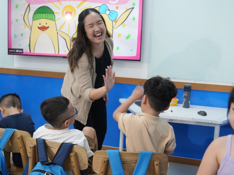 Hoạt động nhóm giúp trẻ rèn luyện tư duy và kỹ năng giao tiếp tiếng Anh