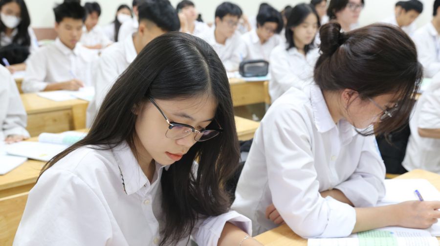 Chi phí và học bổng du học