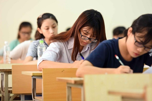 Sinh viên ôn tập để tránh thi lại
