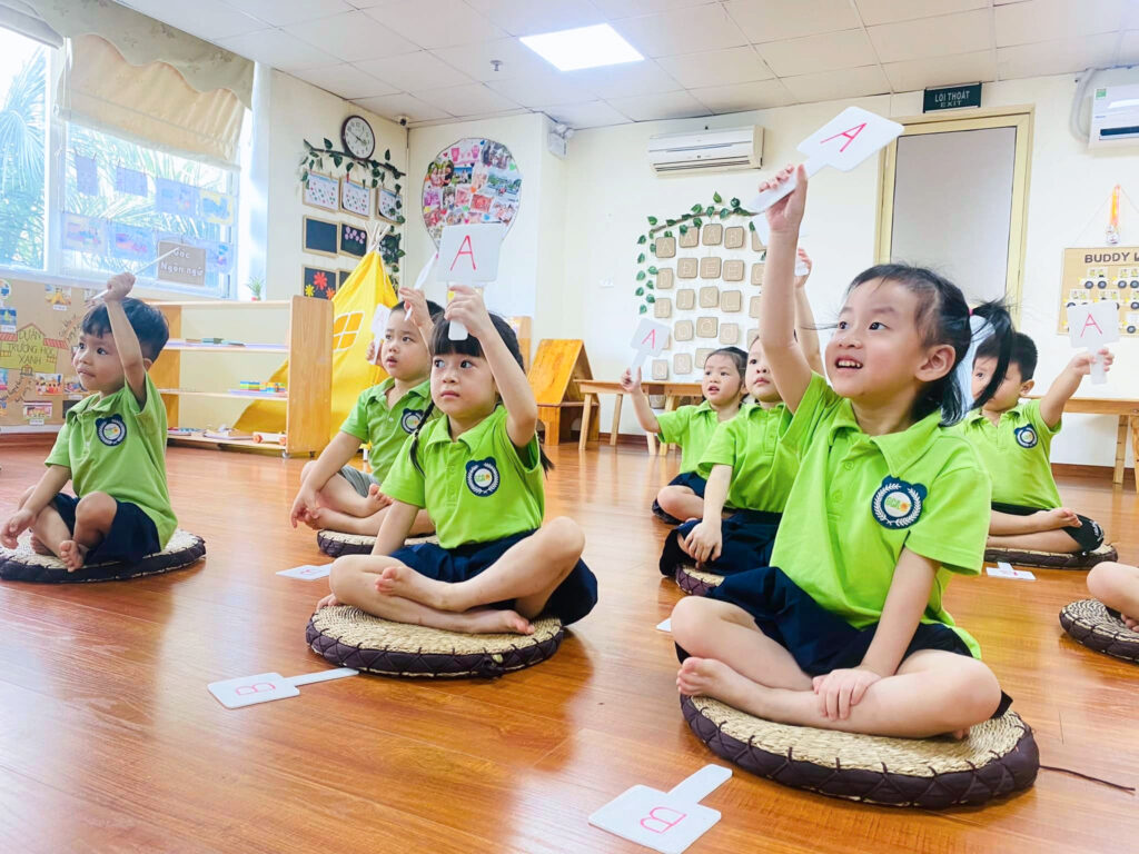 Trẻ em tham gia hoạt động nhóm phát triển kỹ năng xã hội