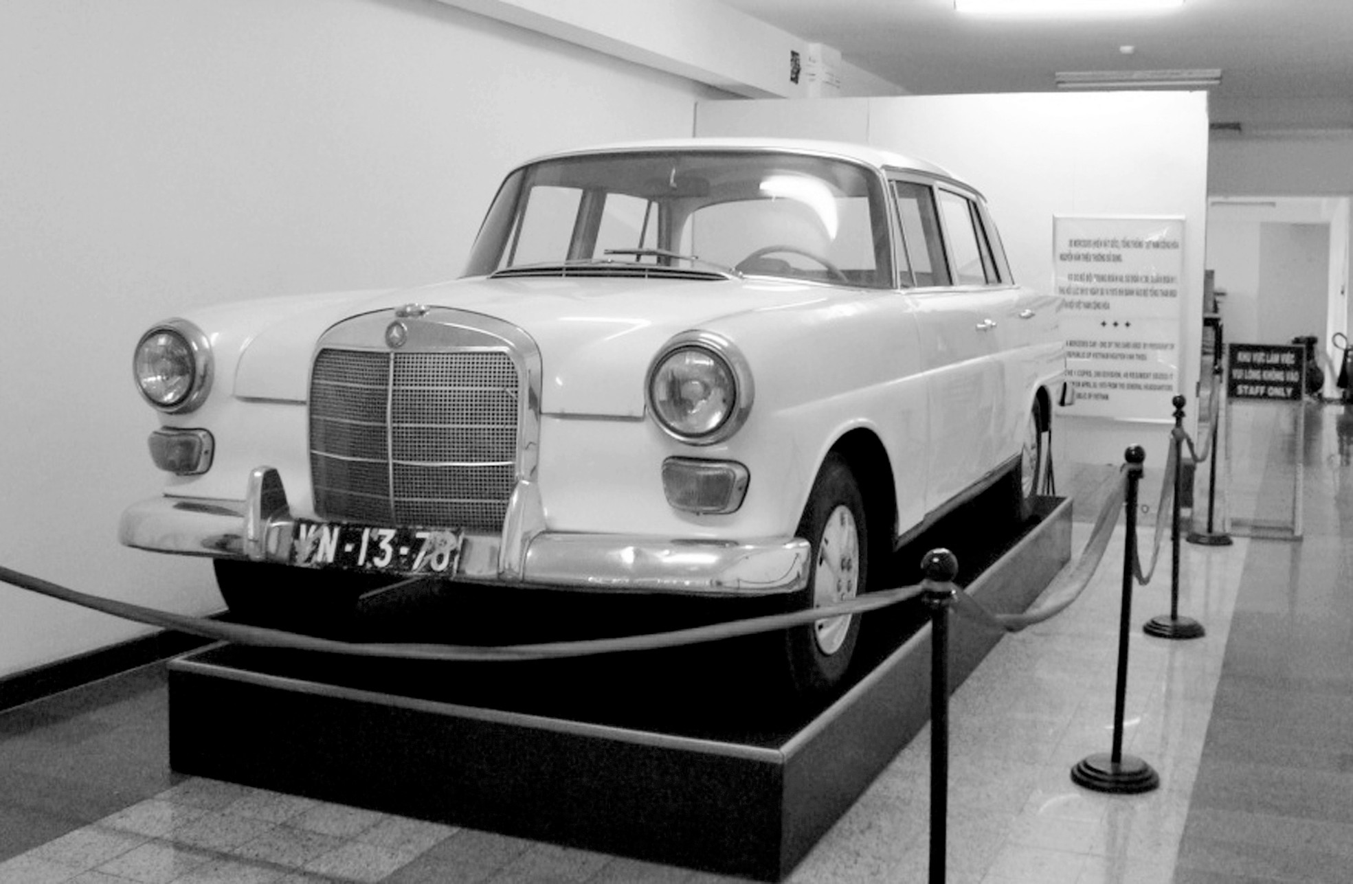 Chiếc Mercedes của Tổng thống Nguyễn Văn Thiệu được trưng bày tại Dinh Độc Lập