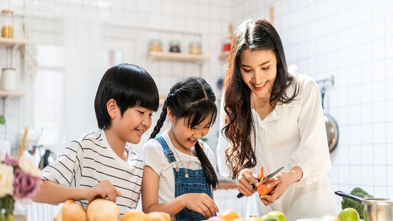 Trẻ em học nấu ăn đơn giản