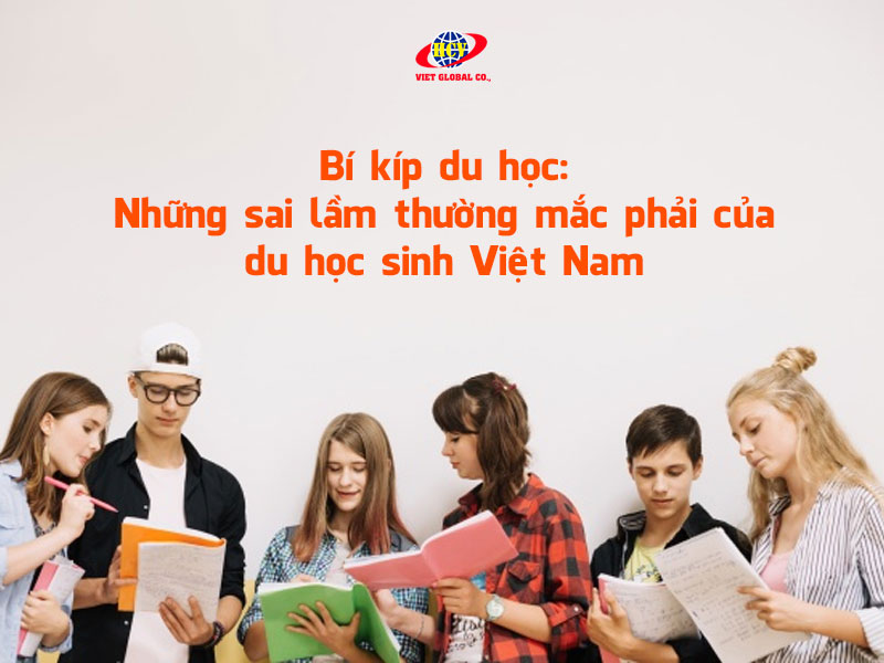 Du học sinh sắp xếp hành lý
