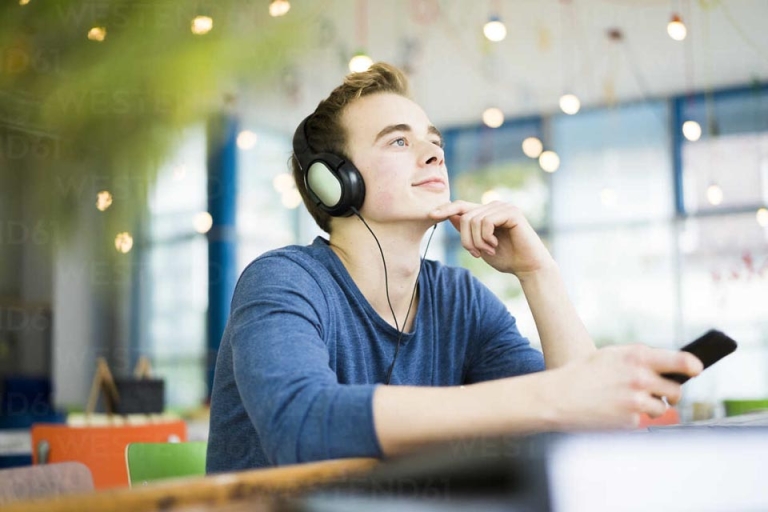 Luyện phản xạ giao tiếp bằng phương pháp nhại lại âm thanh nghe được