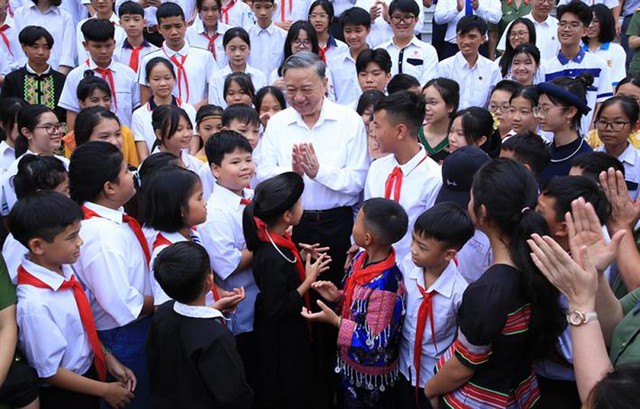 Tổng Bí thư Tô Lâm và học sinh xuất sắc