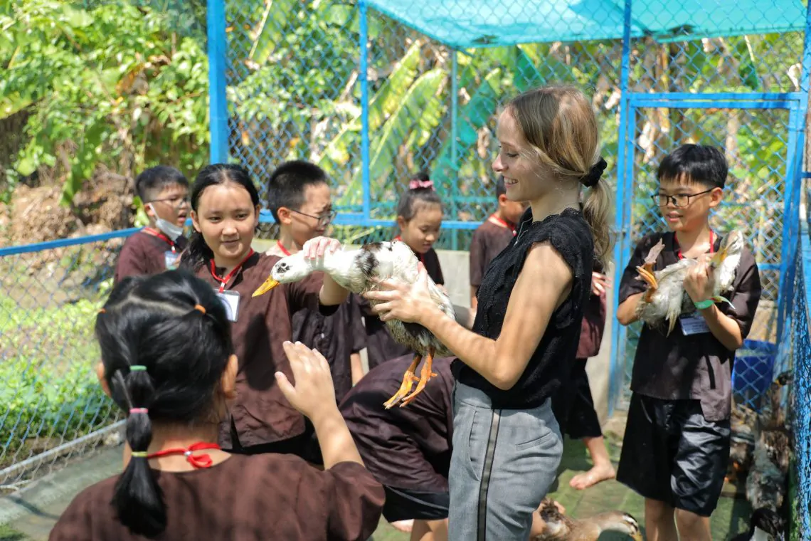 Trải nghiệm môi trường văn hóa mới giúp trẻ phá vỡ lược đồ tâm trí cũ và tăng tính thích nghi