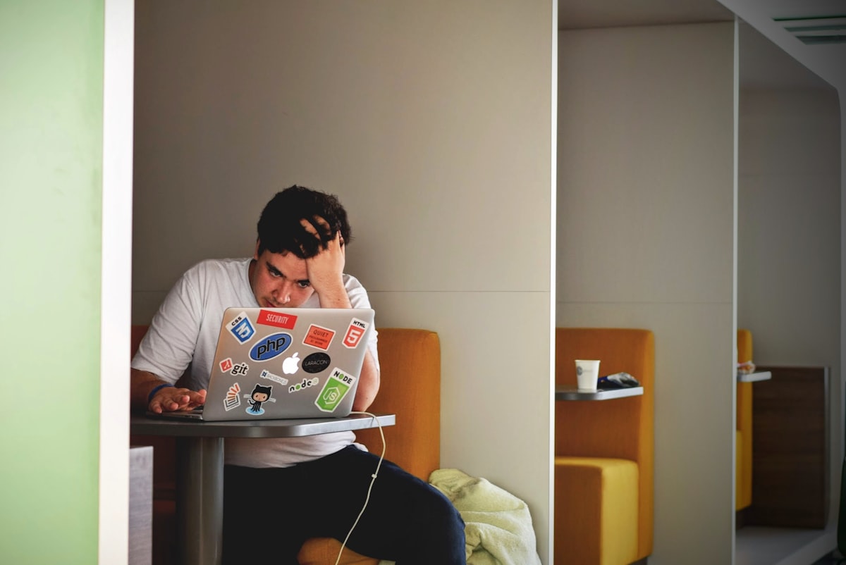 Học sinh thực hành Speaking và Writing tiếng Anh trong môi trường học tập tập trung