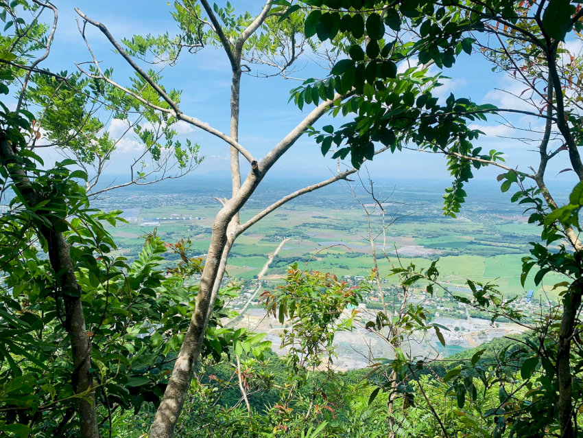 Núi Dinh vào mùa khô ngập tràn trong ánh nắng tươi mát