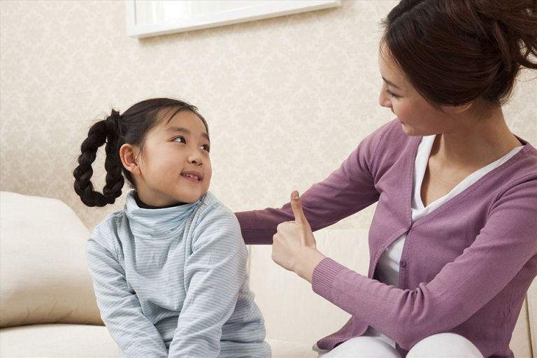 Trò chuyện với bé về lớp học