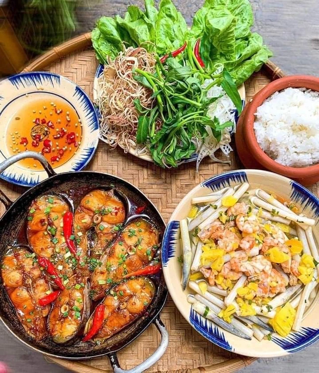 Canh cua rau đay mồng tơi — đặc sản mùa hè Hà Nội, thanh mát và bổ dưỡng