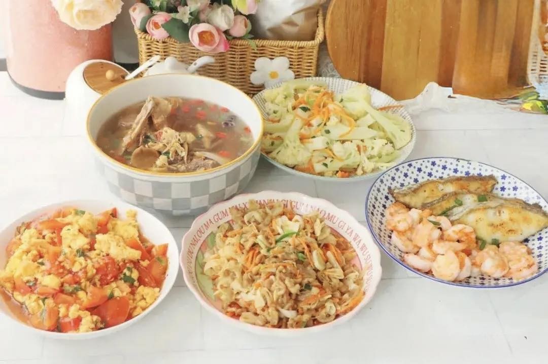 Thực đơn bữa tối tiết kiệm và thơm ngon với 4 món chính và 1 món canh - Ảnh 1.