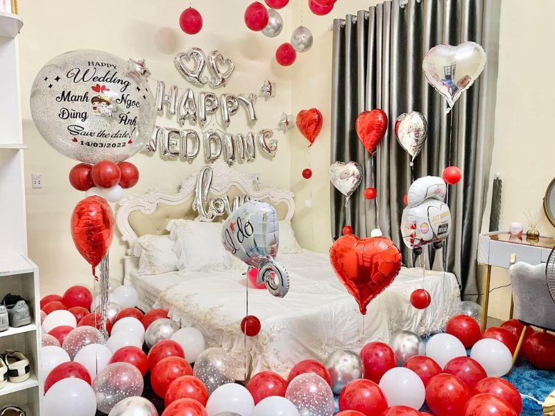 Hoa tươi trang trí phòng cưới tạo điểm nhấn đẹp mắt