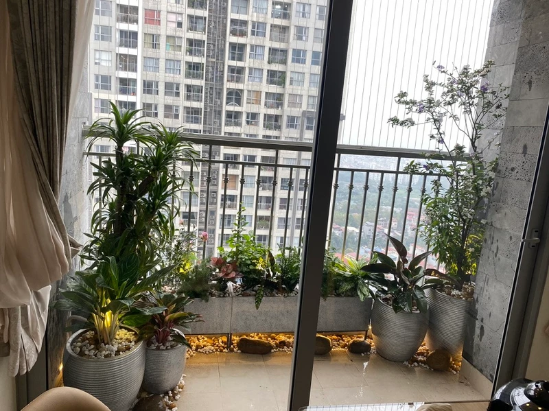 Dùng sỏi trang trí ban công cực đẹp