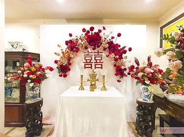 Trang trí nhà lễ gia tiên tông màu đỏ cam hồng