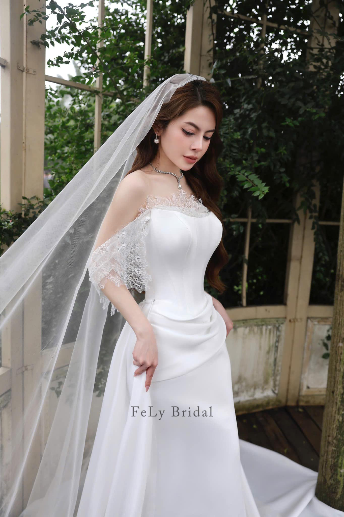 Váy cưới satin trơn phối lưới nhẹ
