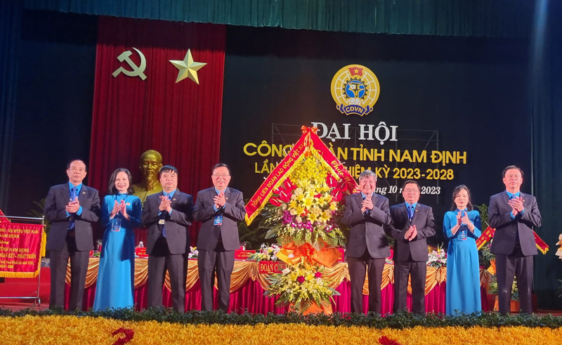 Cổng trong lễ đám hỏi