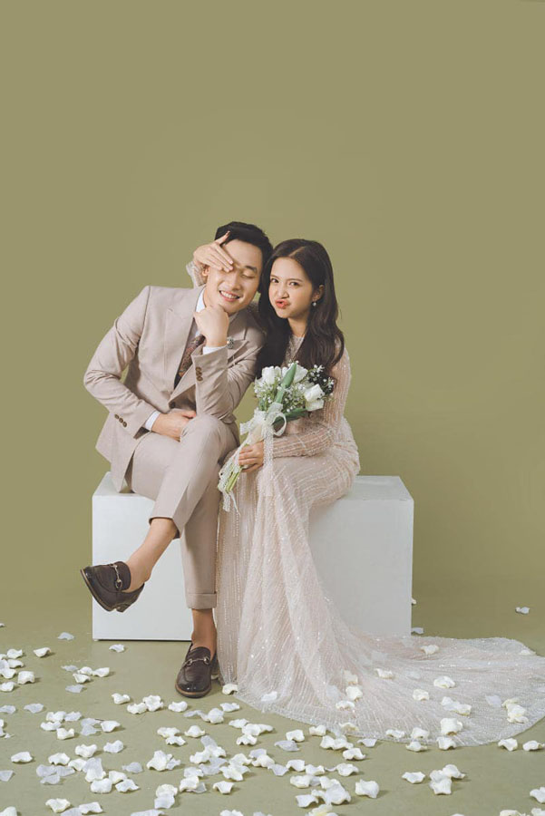 Bối cảnh studio tối giản