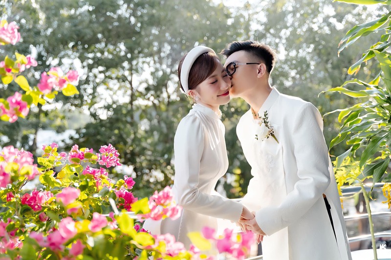 Đoàn người trong lễ đón dâu truyền thống