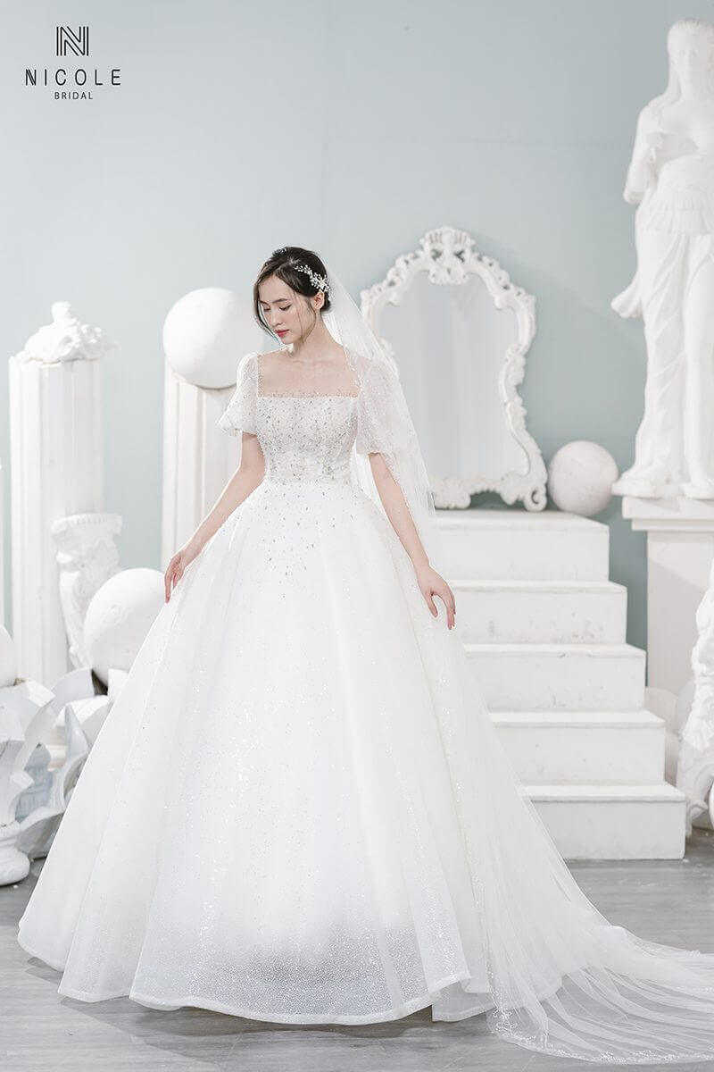 Gợi ý mẫu đầm cô dâu tay phồng cho nàng dâu tương lai