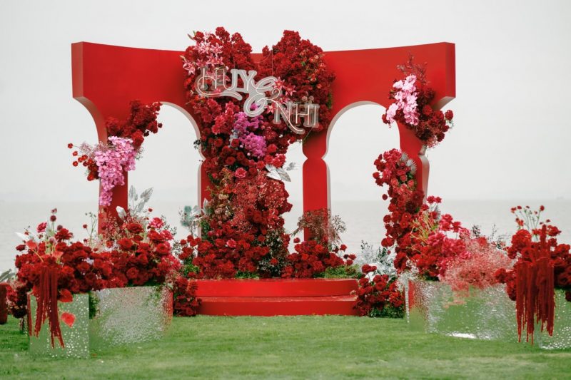 Trang trí cưới tông đỏ hồng