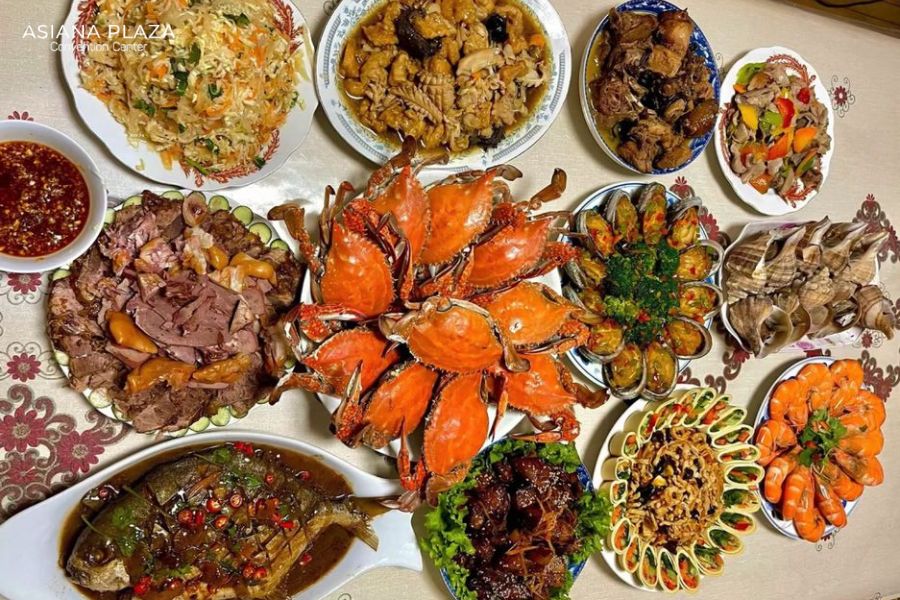 Gia đình sum họp sau cưới