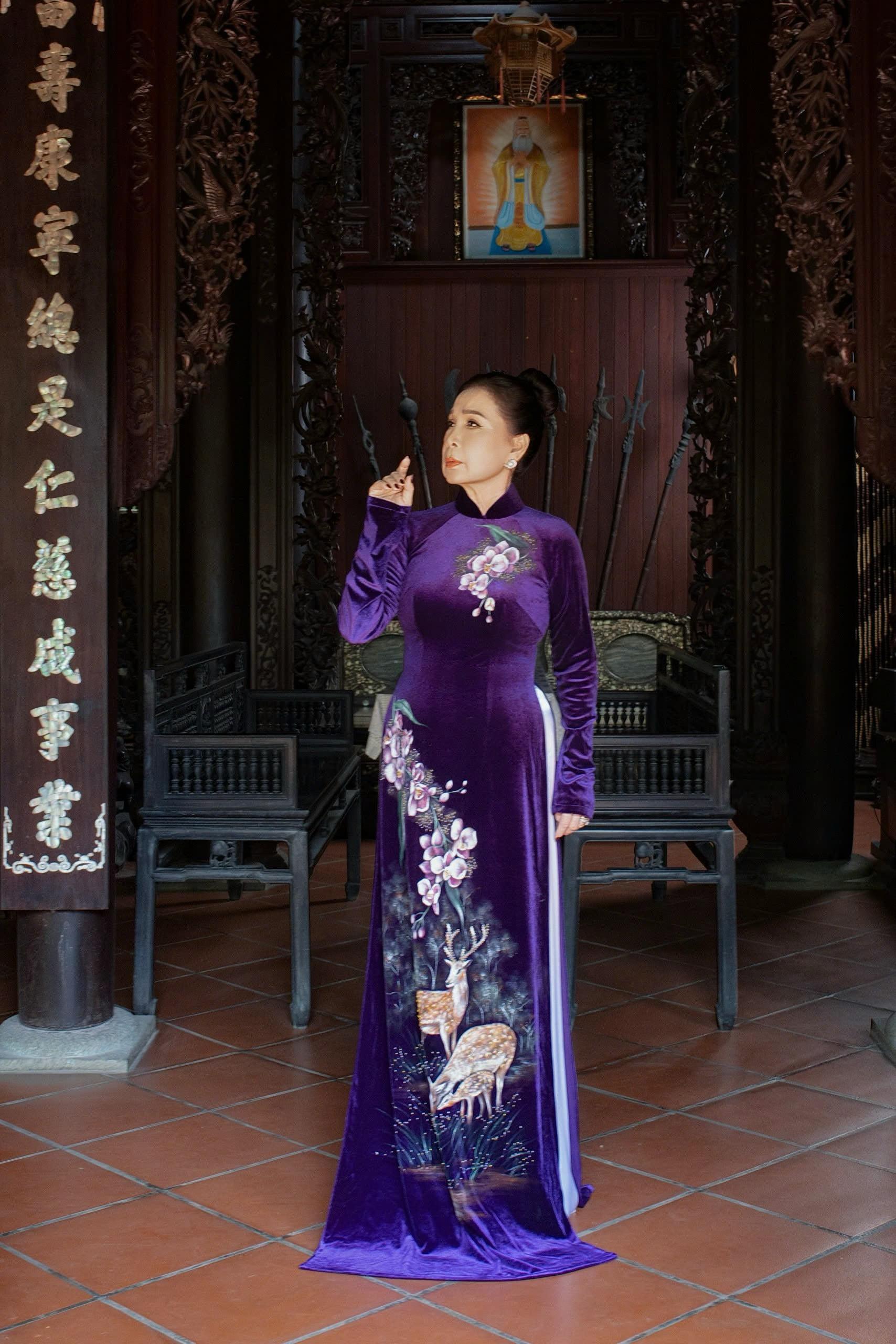 Màu áo dài sang trọng