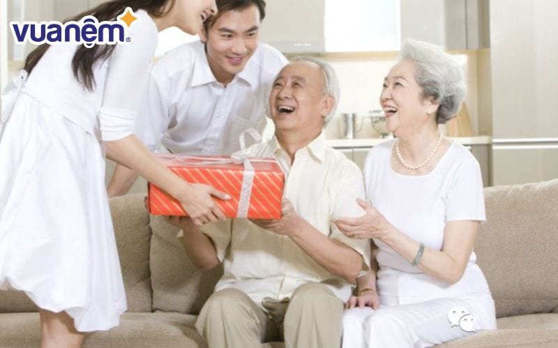 Lễ lại mặt là dịp để gia đình tri ân những người đã hỗ trợ ngày cưới