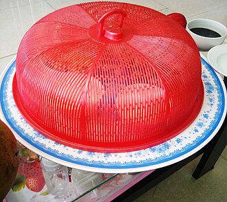 Lồng bàn đậy mâm cơm gia đình Việt truyền thống